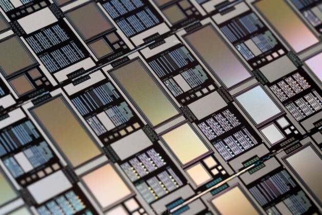 Unleashing the Power of Memristors in High-Precision Computing – Scholarsquare