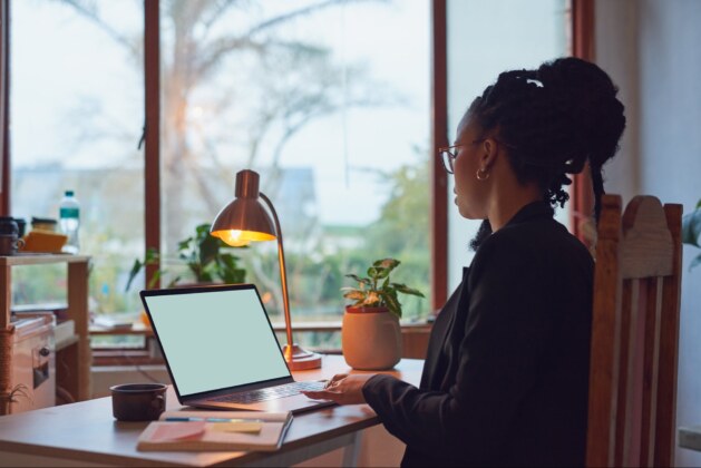 Black Women Are Using Side Hustles to Mitigate the Pay Gap. Is It Helping or Hurting Them? – Scholarsquare